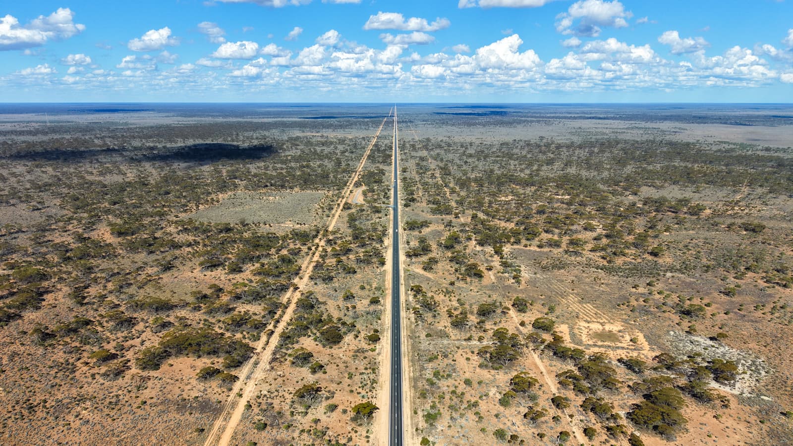 The longest stretch of road in Australia. The famous road trip Nullarbor. The Western Australia part.